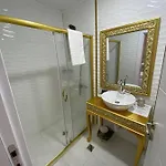 فندق Otantik 3*