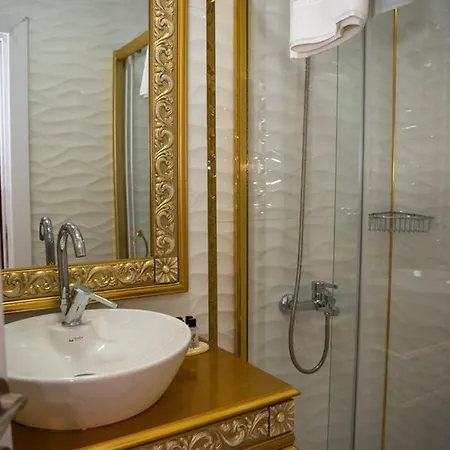 Hotel Otantik 3*
