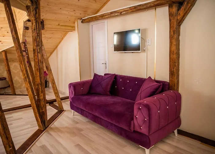 Otantik Hotel Sjoemen